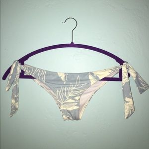Billabong Bikini Bottoms (M)