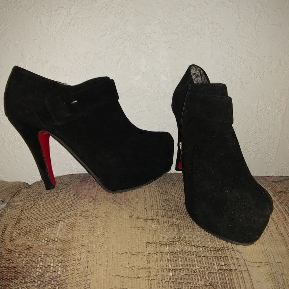 Heeled booties