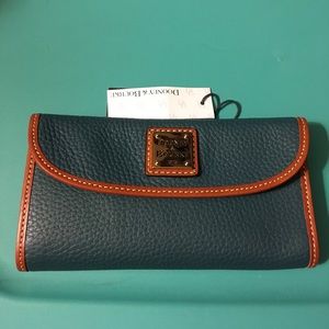Dooney & Bourke wallet