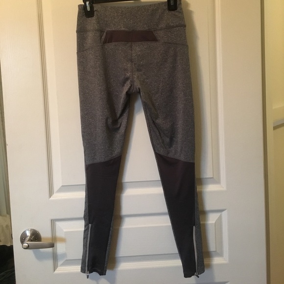 Gray athletic leggings - Picture 2 of 3