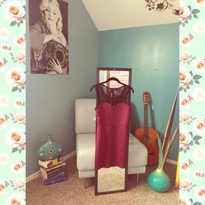 Beautiful burgundy bodycon dress!