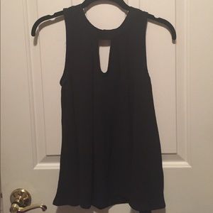 Keyhole black top