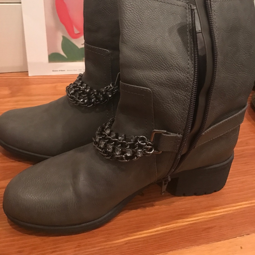 Vera Wang Booties