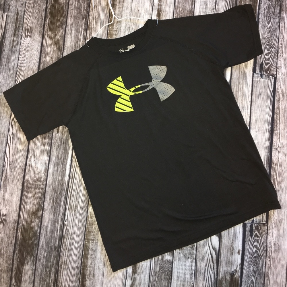 🛍 NWOT Under Armour Heat Gear Top