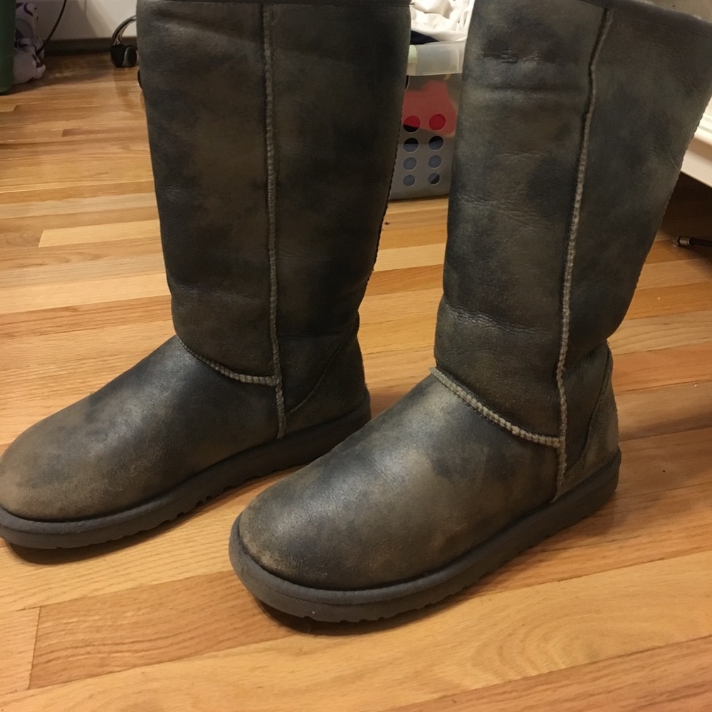 Grey metallic uggs!