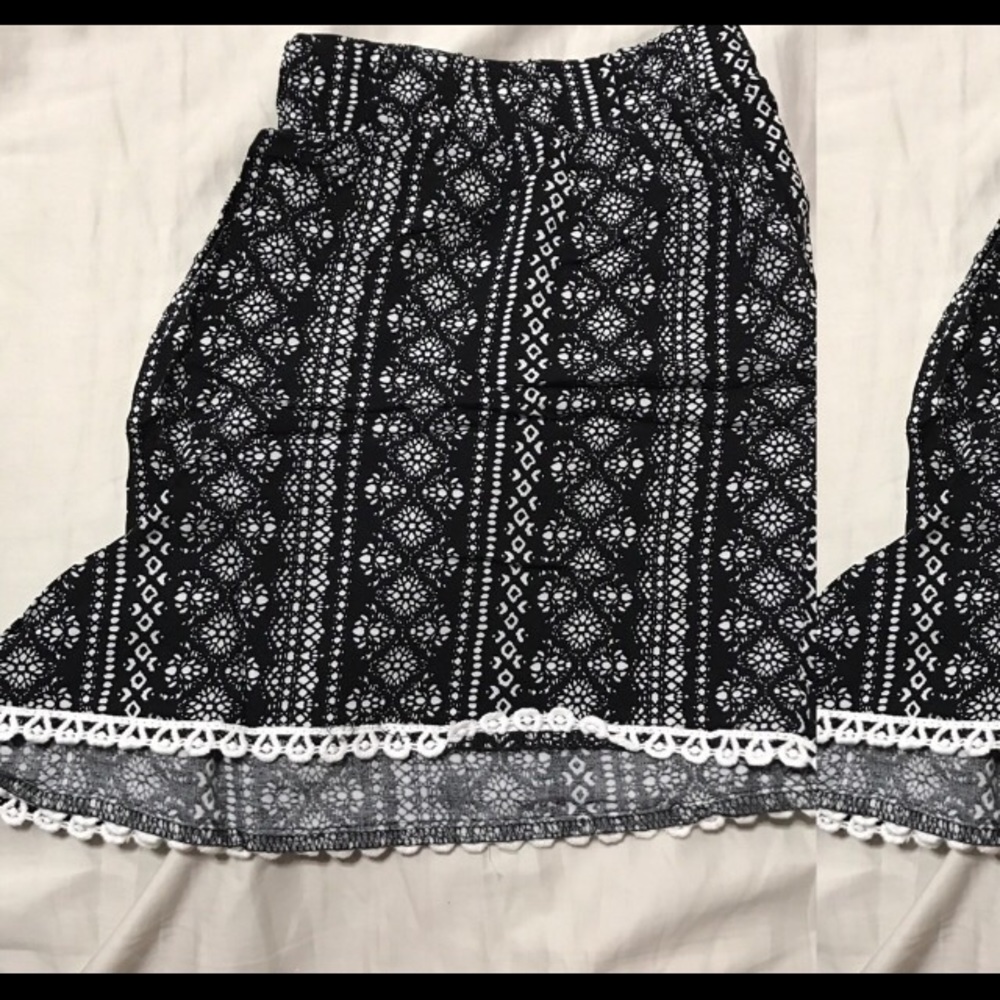 Black and white Flowy shorts!!