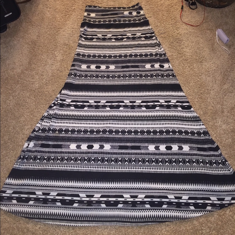 Black and white pattern maxi skirt