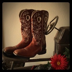 Twisted S Boots