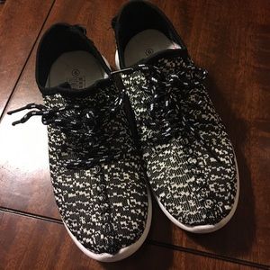 Black and white tennis shoes