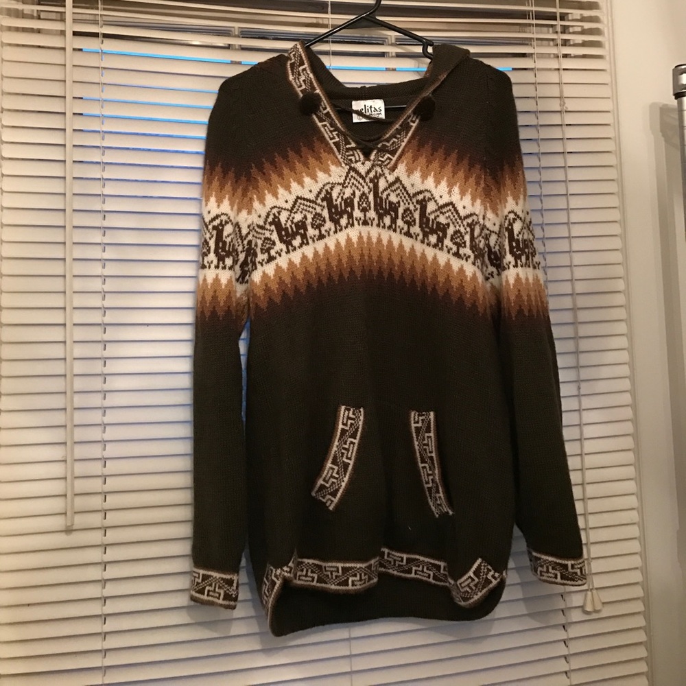 NWOT Super Soft Aztec Alpaca design hoodie