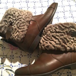 Reserved: Cute UGG Shearling lined Leather Boots