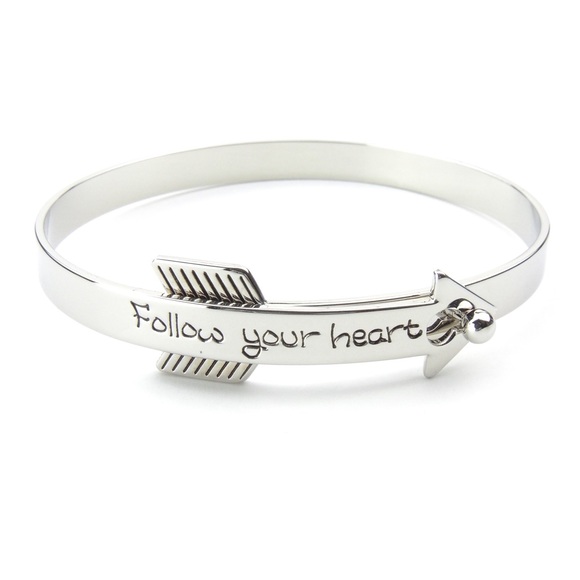 Follow Your Heart Arrow Bracelet - Picture 3 of 9