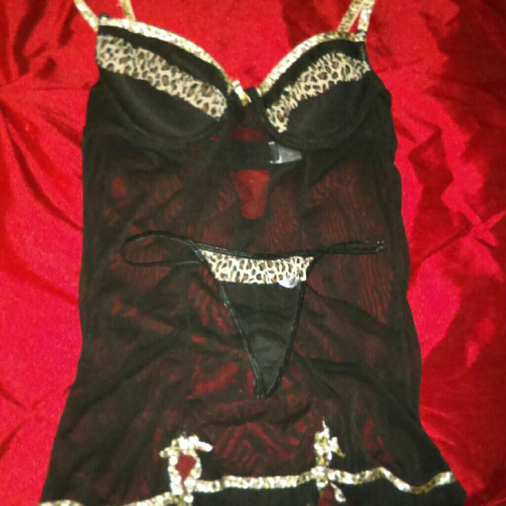 Animal print details black two slits front throng