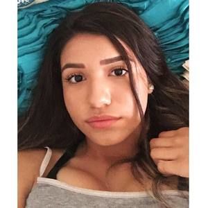 Meet your Posher, Dennise