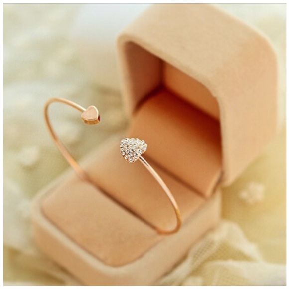 Jewelry - 1Day Sale! Bracelet