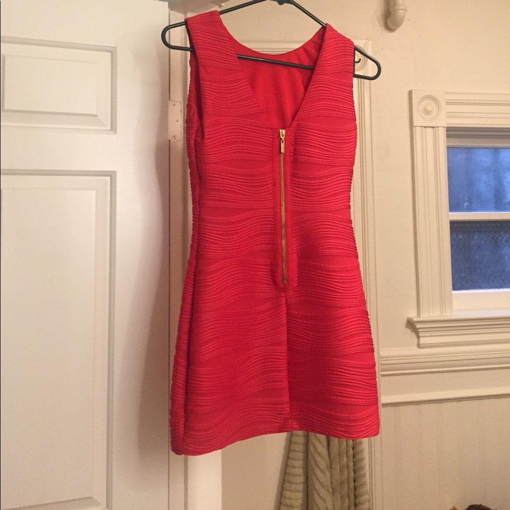 Glamorous red zipper back dress
