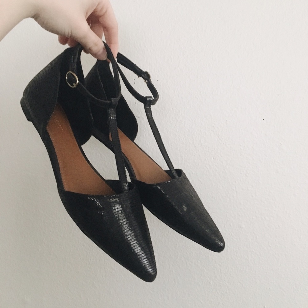 NWOT T-Strap Flats