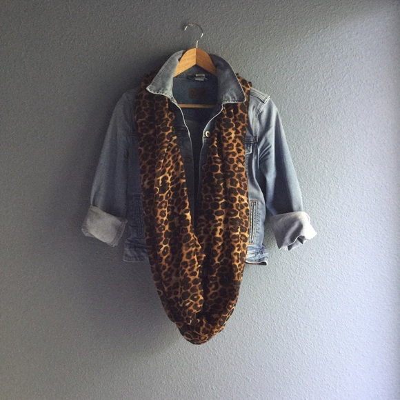 Leopard Print Infinity Scarf - Picture 1 of 3