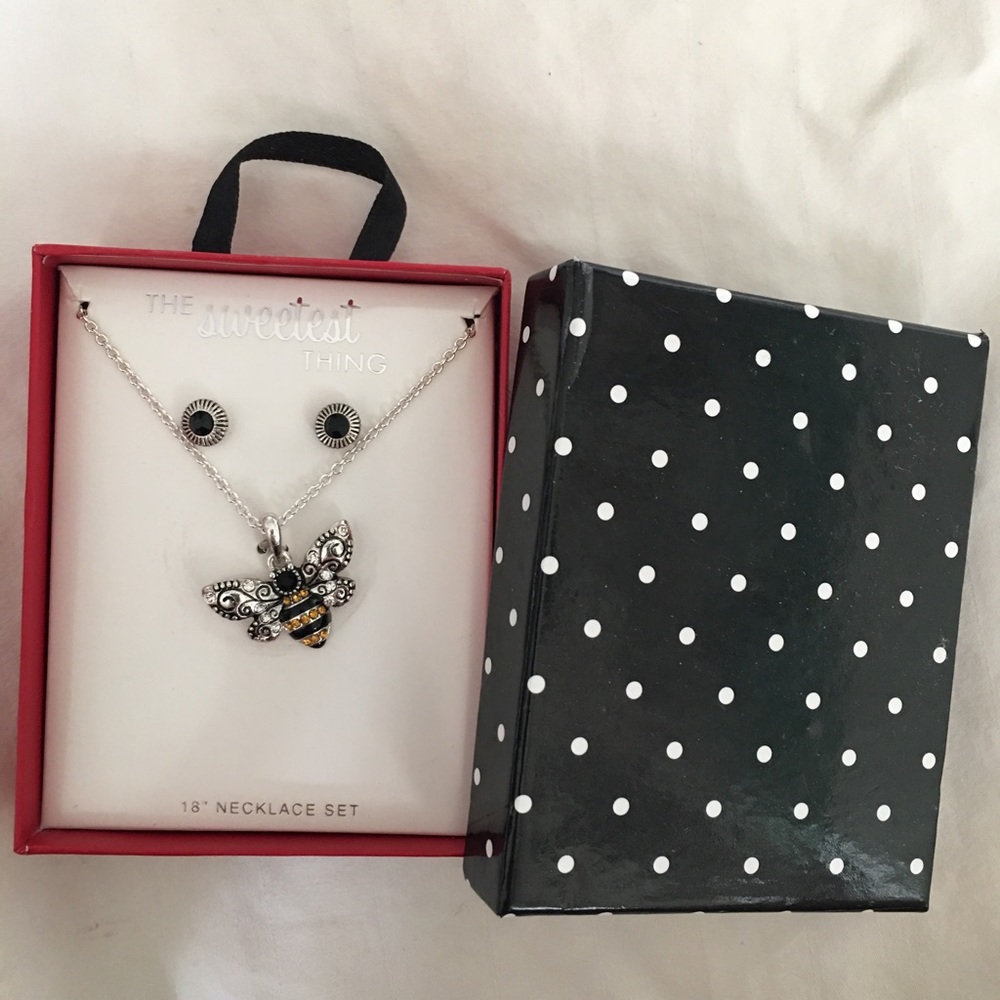 ✨BEE NECKLACE & EARRINGS SET✨