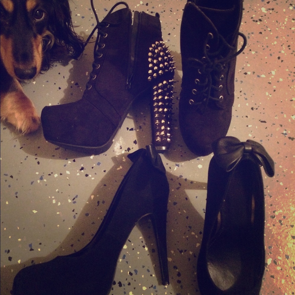 ❌NOT FOR SALE❌ Edgy black heels!