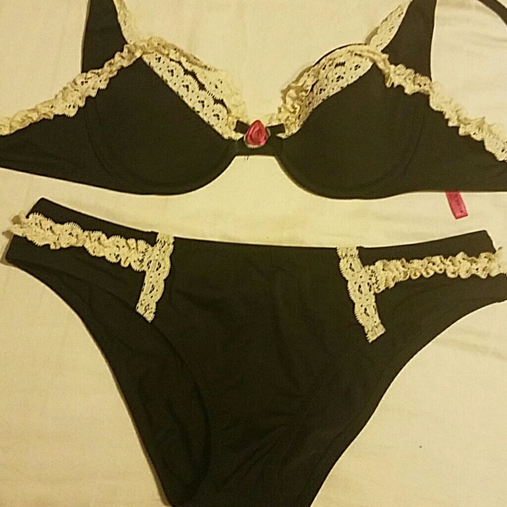 Adorable betsey bathing suit. So sexy for summer.