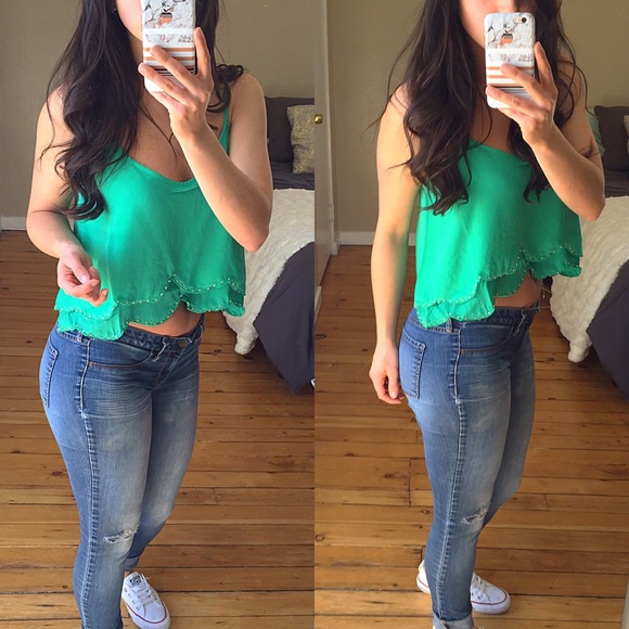 Double Layer Scallop Green Crop Top - Picture 2 of 5