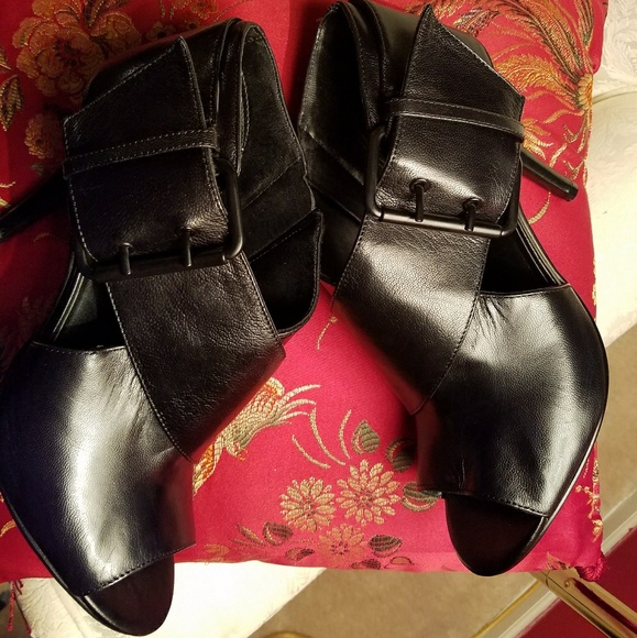 Shoes - Picture 2 of 3