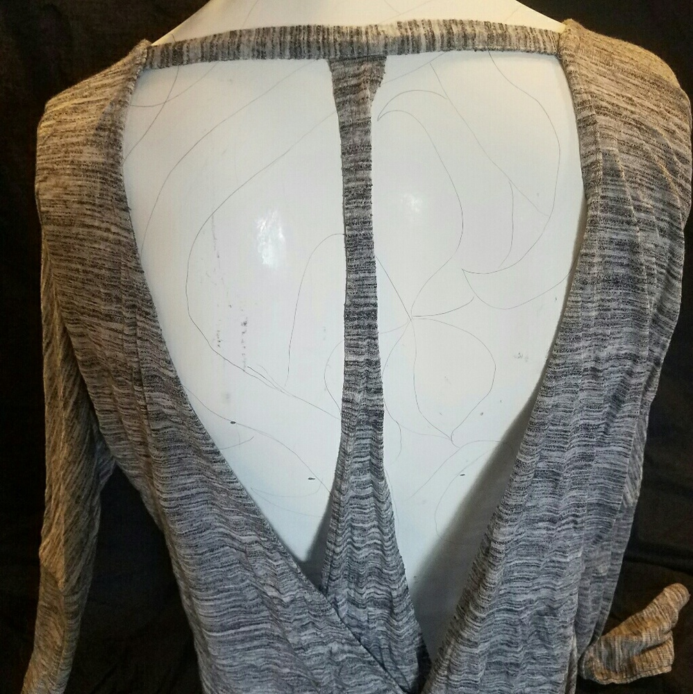 Open back athletic top - Picture 2 of 3