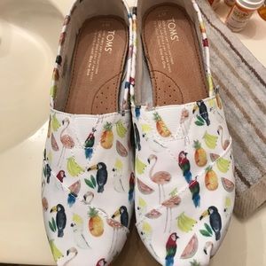 Parrot TOMS. Only worn once! New! Size 7