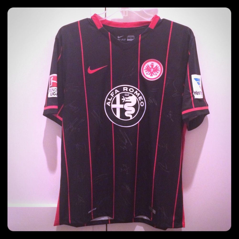 2015/16 Eintracht Frankfurt Kit signed soccer