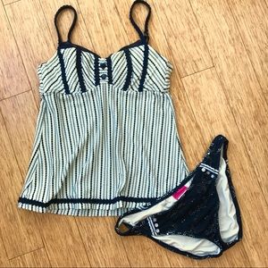Betsey Johnson tankini top, M
