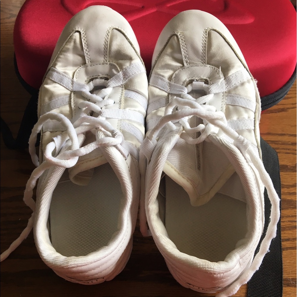 Nfinity evolution cheer shoes