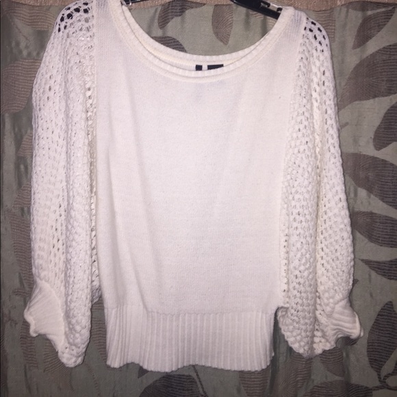 Beautiful sweater - Picture 1 of 2