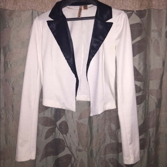 Blazer - Picture 1 of 2