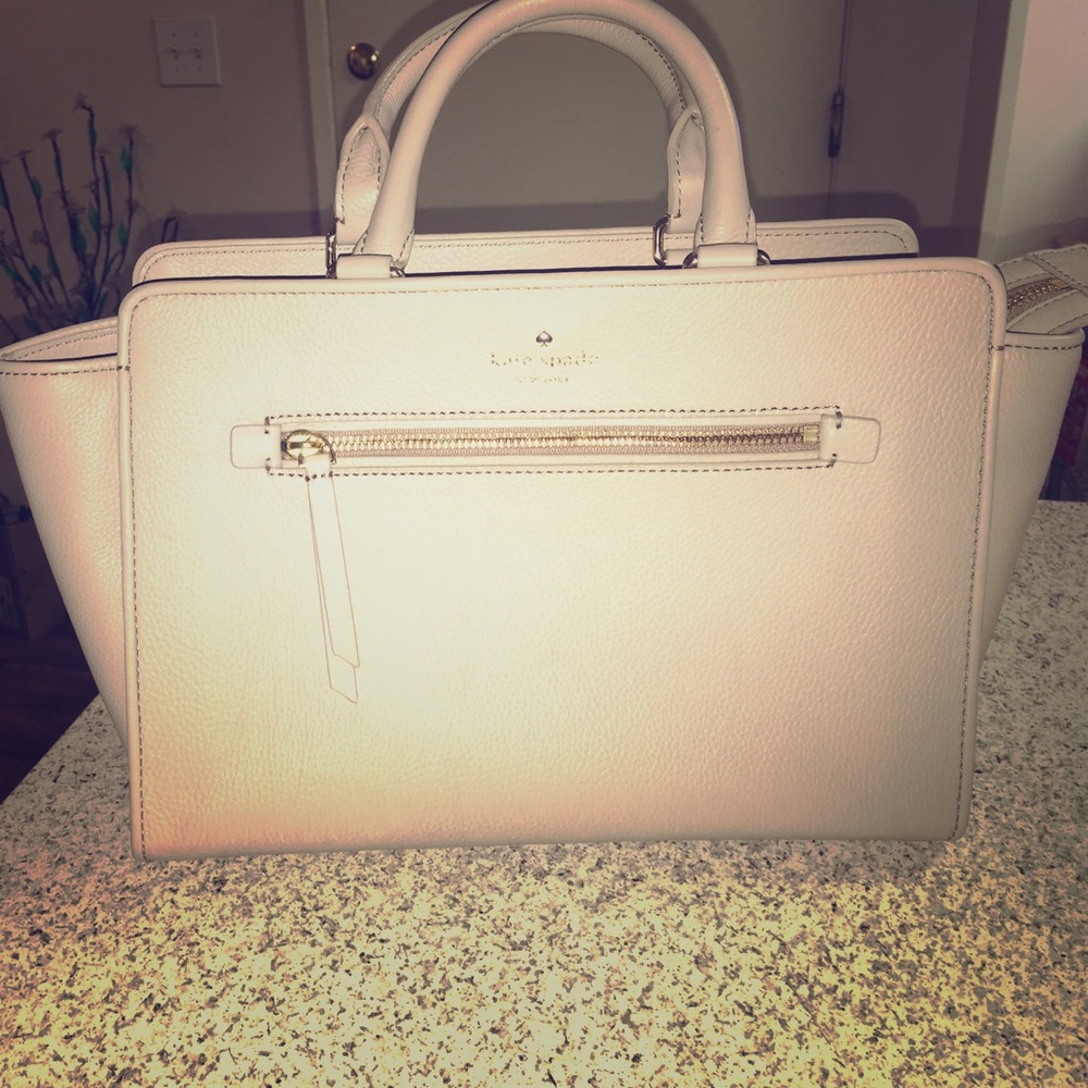 Kate Spade Hangbag(Never Used)