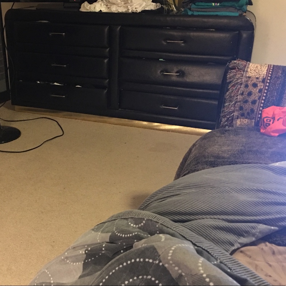 Dresser for sell NOT TELEVISION!