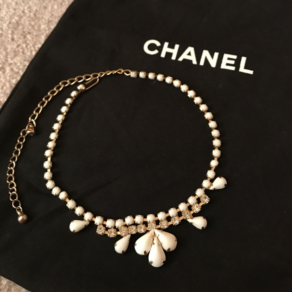 Vintage Art Deco necklace White and Gold classic