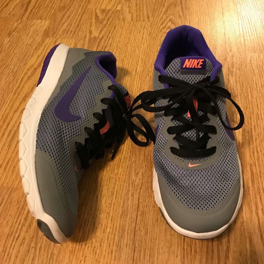 NIKE flex experience sneakers size 7.5