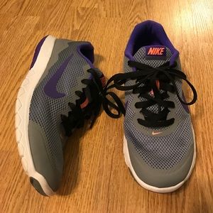 NIKE flex experience sneakers size 7.5
