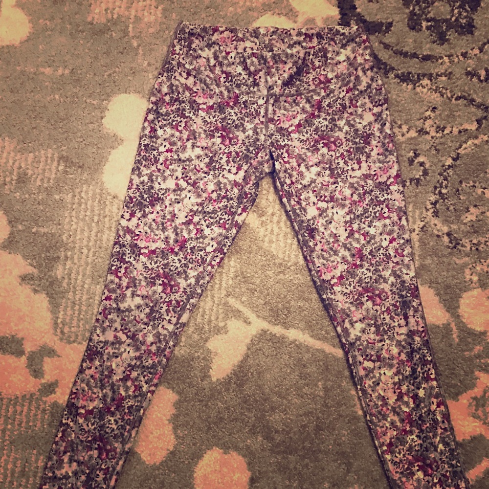 MPG graphic leggings size Large