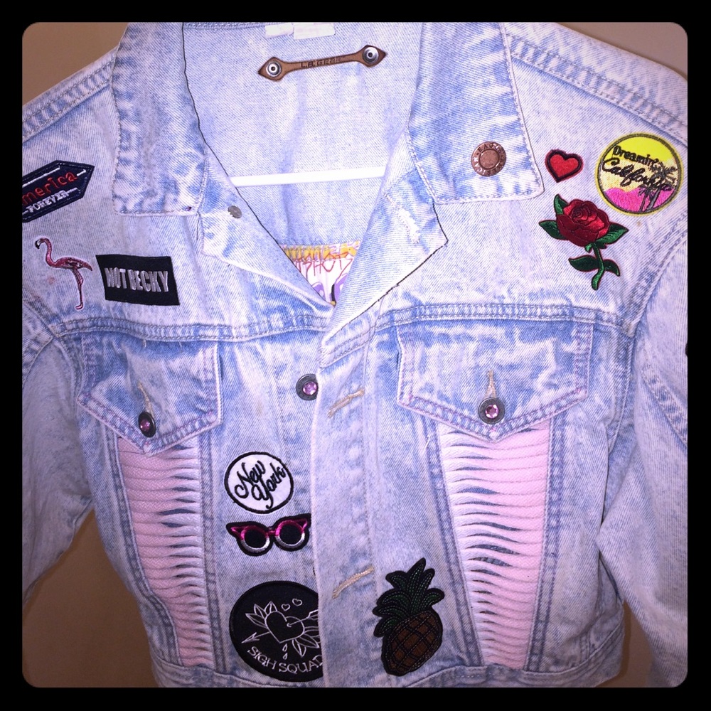 ❌NOT FOR SALE❌ Vintage denim jacket with patches!
