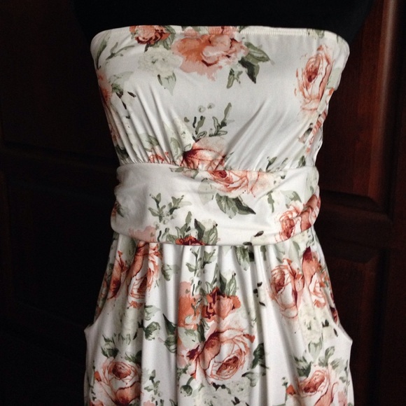 Soft, strapless floral maxi dress - Picture 4 of 8