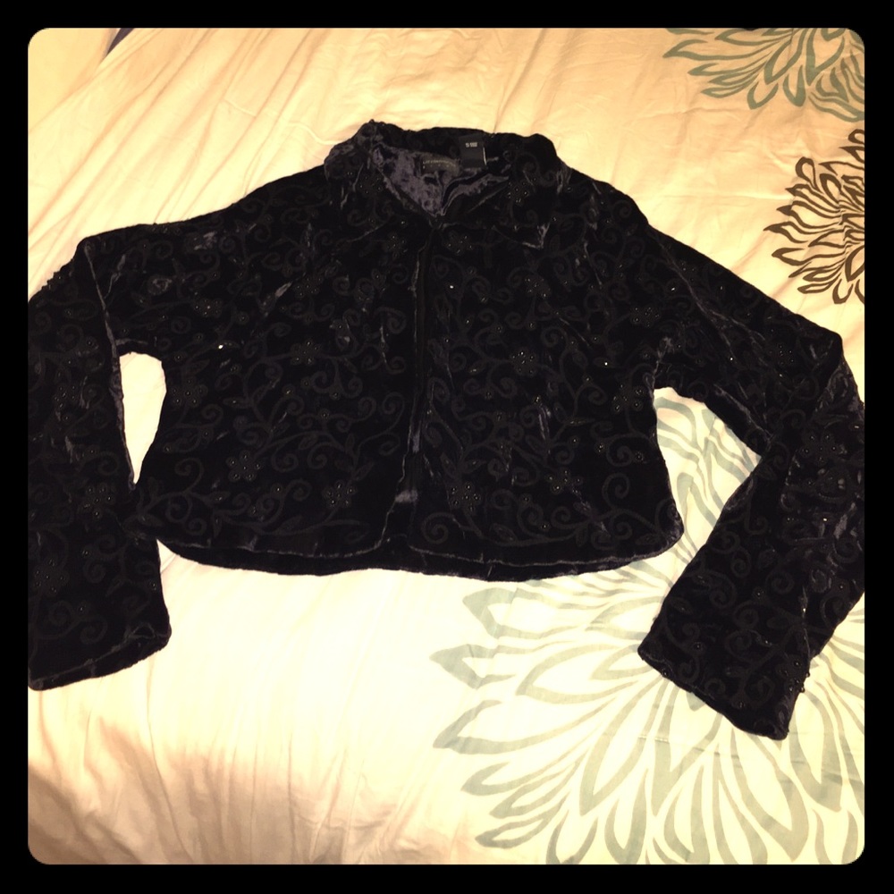 Gorgeous velvet like open style jacket ✨✨