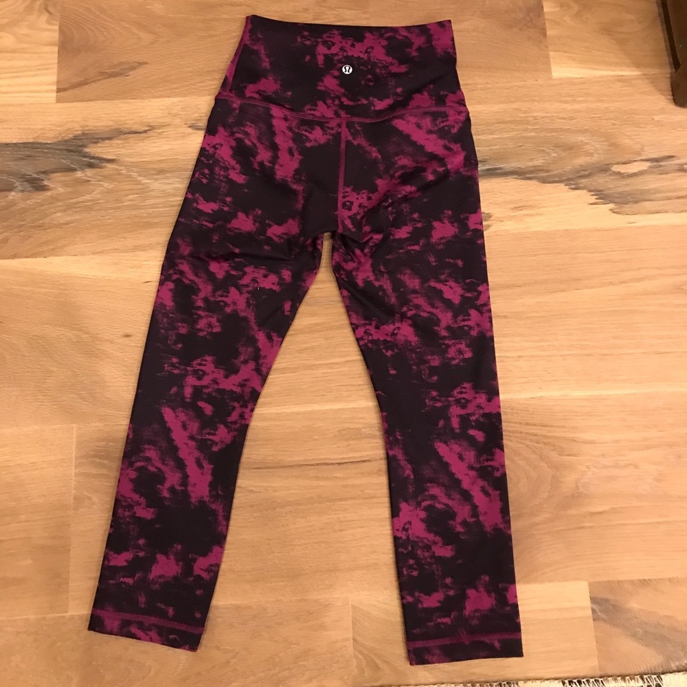 Lululemon crops - size 4 - worn once!