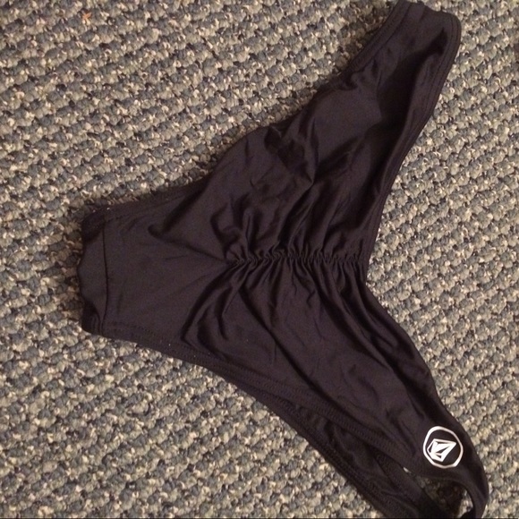 Volcom bikini - Picture 5 of 5
