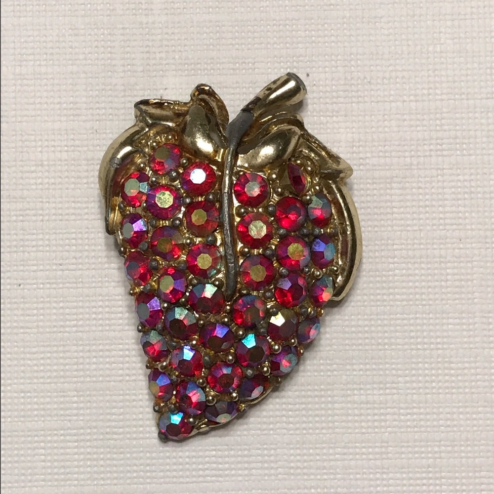 Beautiful vintage strawberry pin brooch - Picture 1 of 3