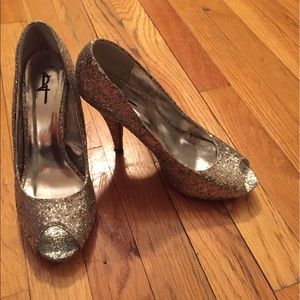 Silver glitter 5 inch pumps size 8 *worn once*