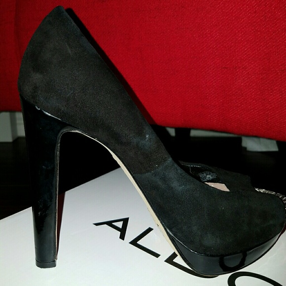 Shoes - Picture 3 of 4