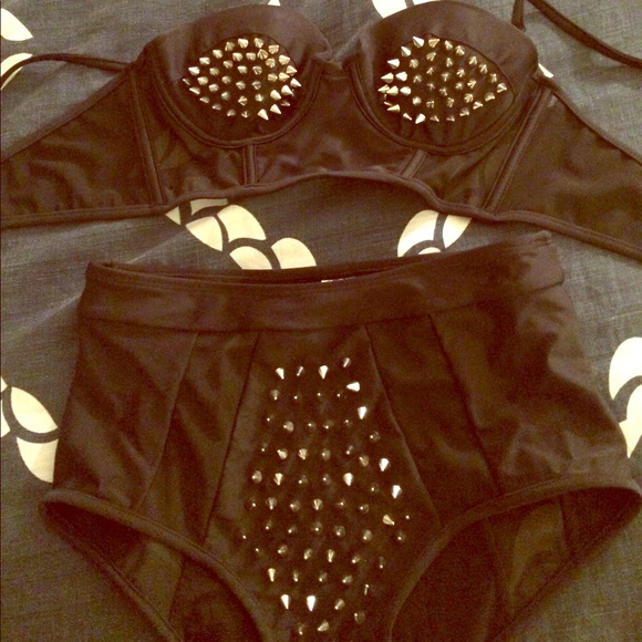 ❌NOT FOR SALE❌ Current Mood studded bikini set - Picture 1 of 4