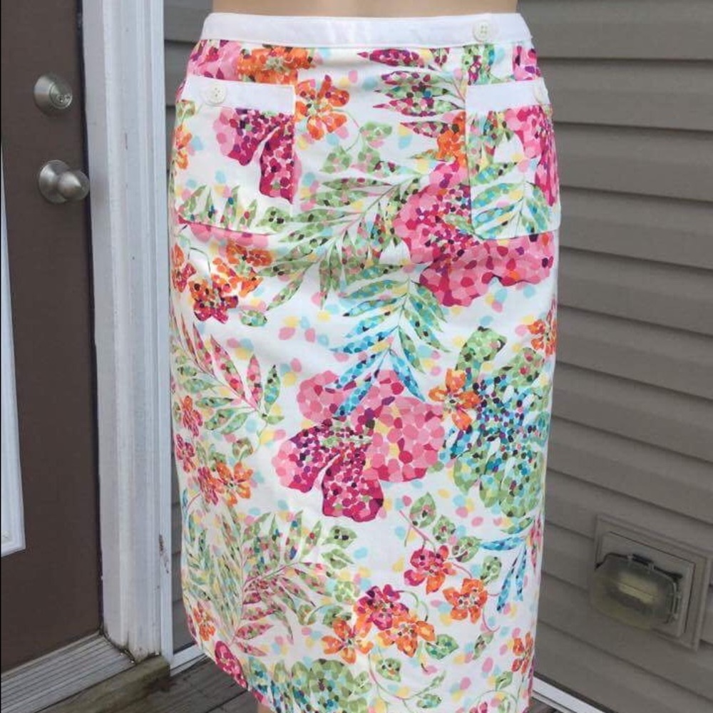 TALBOTS Bright Floral Pattern Skirt Size: 6